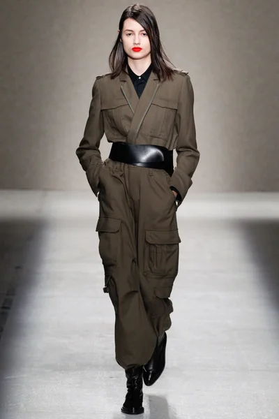 Look 10